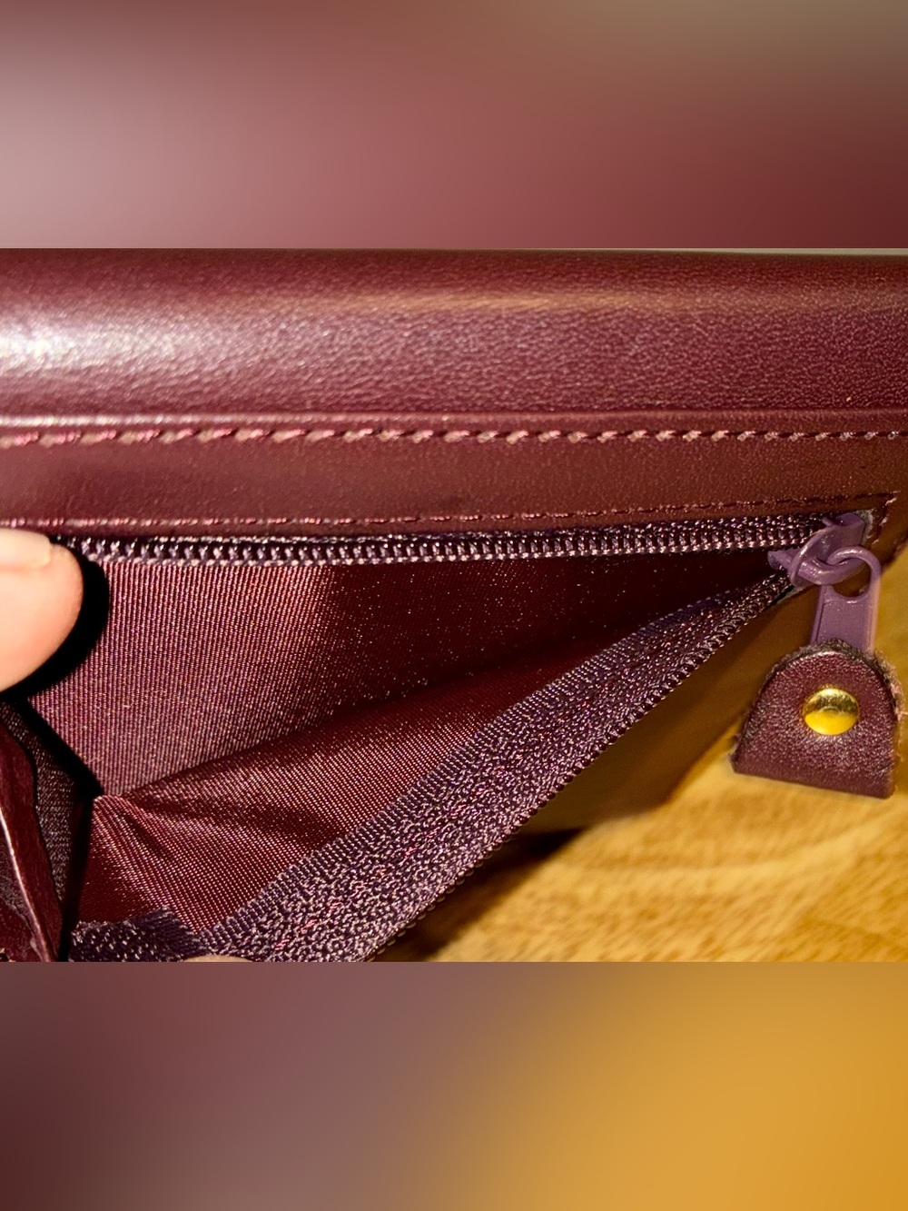 Vintage Etienne Aigner Burgundy Trifold Women's Wallet with Gold Logo - Picture 7 of 7